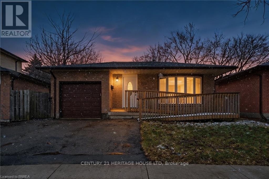 179 Banbury Road, Brantford, Ontario  N3P 1E6 - Photo 2 - X12961346