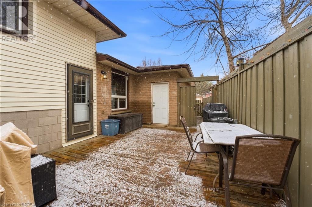 179 Banbury Road, Brantford, Ontario  N3P 1E6 - Photo 25 - X12961346