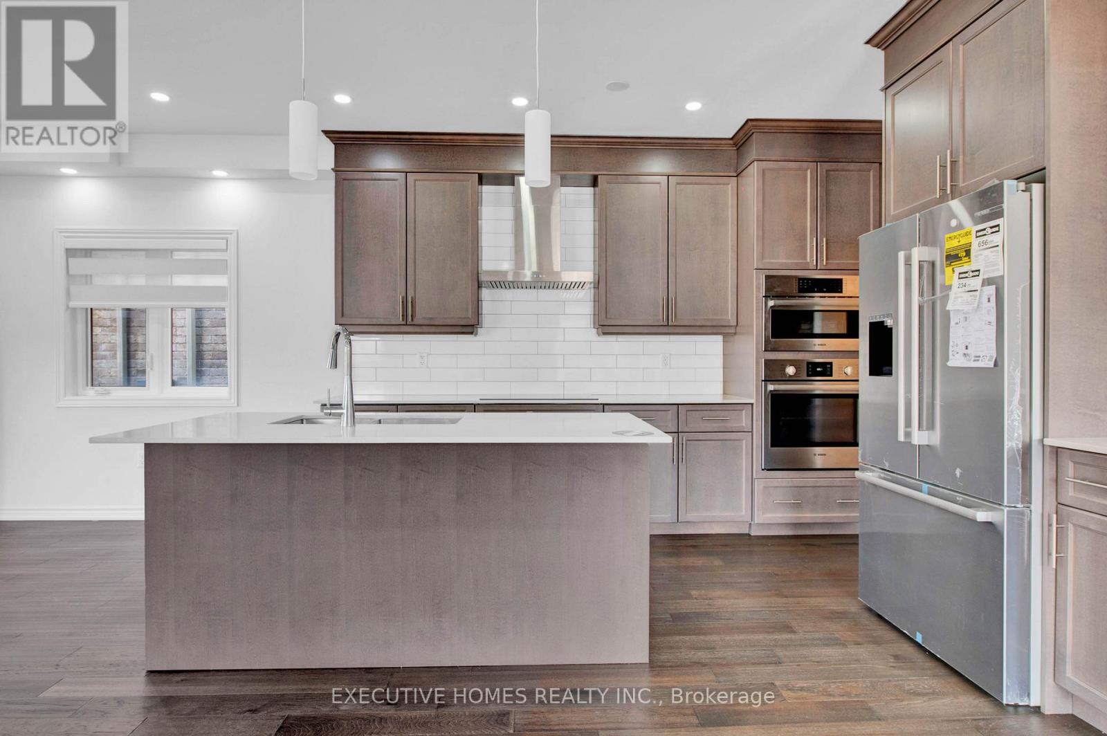 183 Longboat Run W, Brantford, Ontario  N3T 5L5 - Photo 12 - X12961430