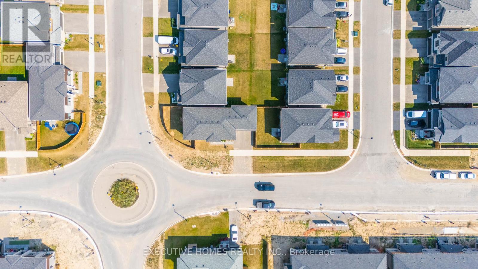 183 Longboat Run W, Brantford, Ontario  N3T 5L5 - Photo 2 - X12961430