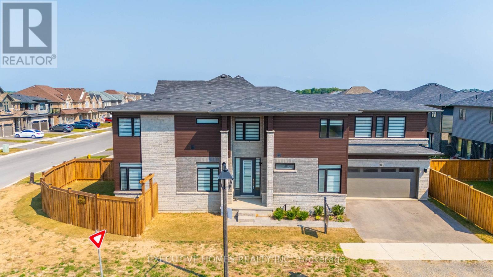 183 Longboat Run W, Brantford, Ontario  N3T 5L5 - Photo 4 - X12961430