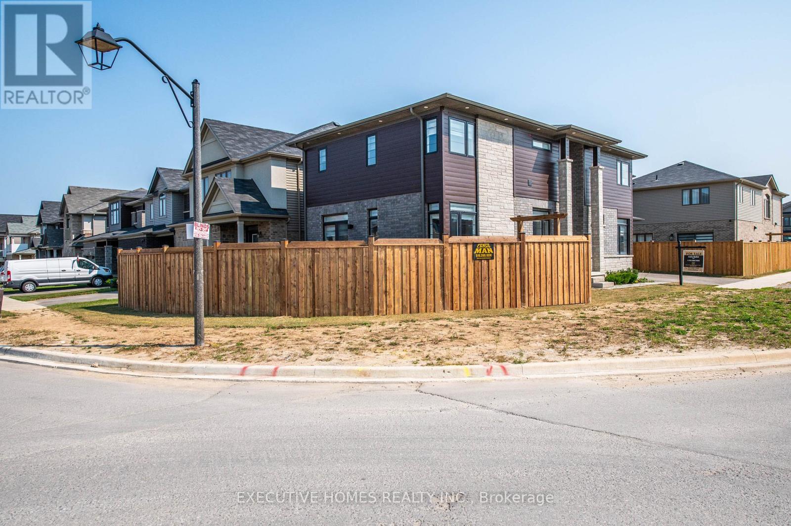 183 Longboat Run W, Brantford, Ontario  N3T 5L5 - Photo 5 - X12961430