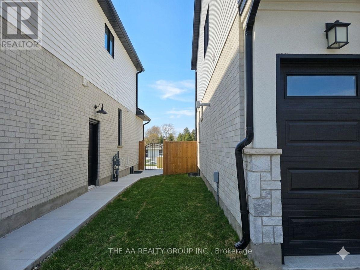 187 Foxborough Place, Thames Centre, Ontario  N0M 2P0 - Photo 3 - X12961454