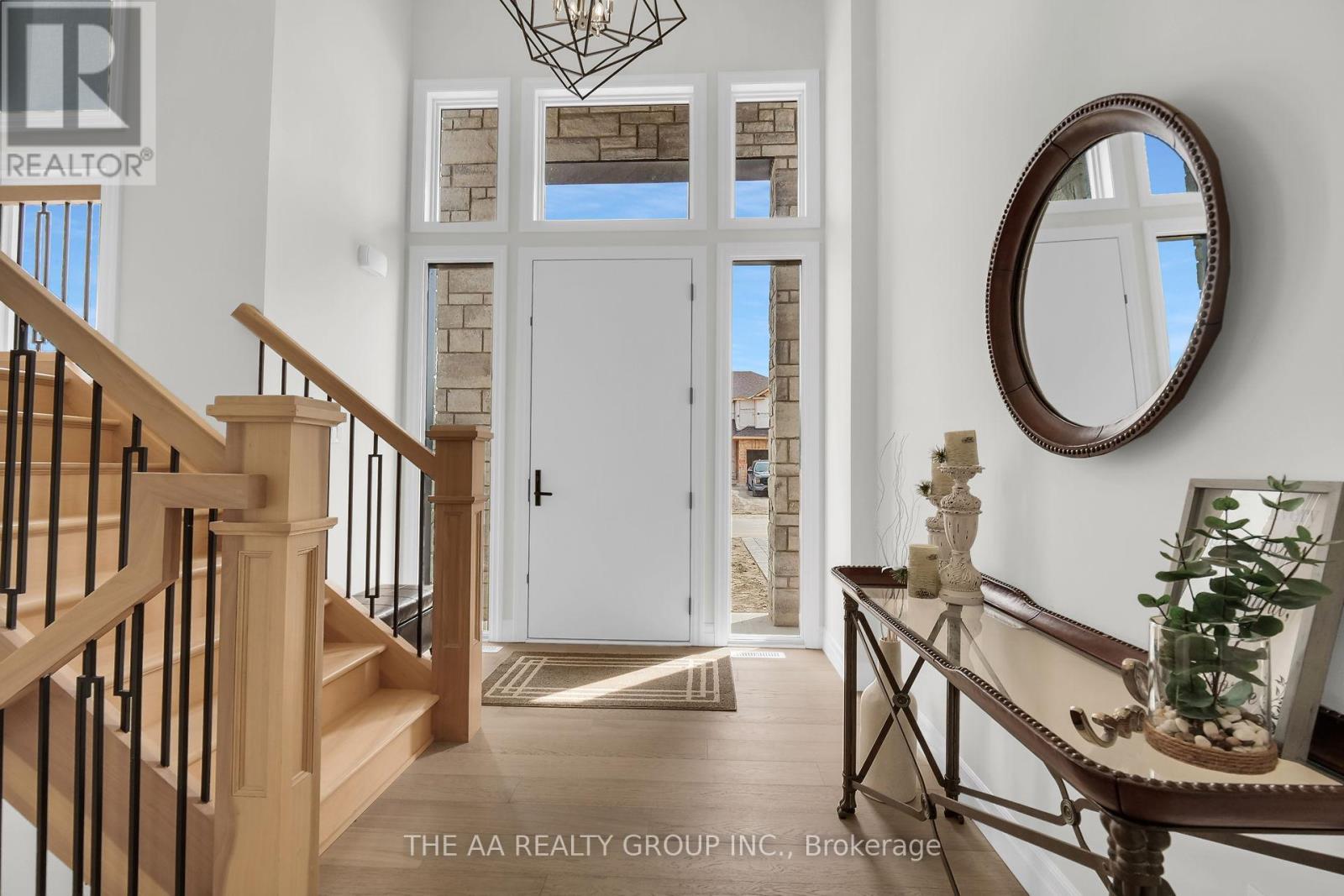 187 Foxborough Place, Thames Centre, Ontario  N0M 2P0 - Photo 5 - X12961454