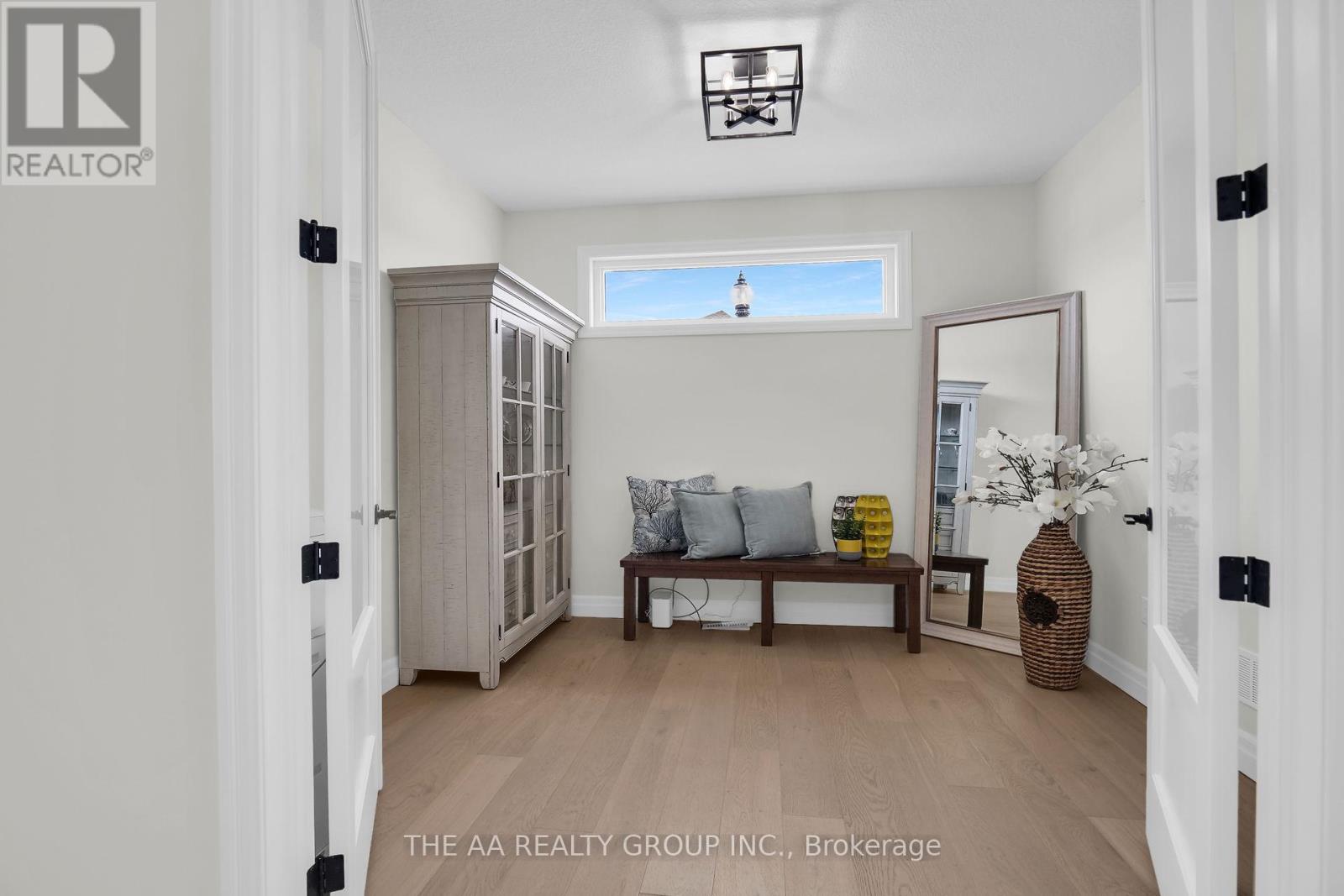 187 Foxborough Place, Thames Centre, Ontario  N0M 2P0 - Photo 7 - X12961454