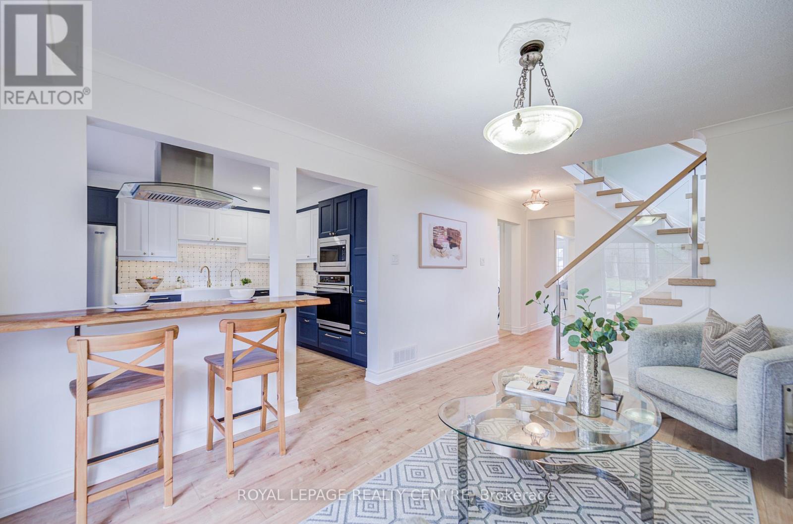 2708 Los Palmas Court S, Mississauga, Ontario  L5N 2G7 - Photo 11 - W12961050