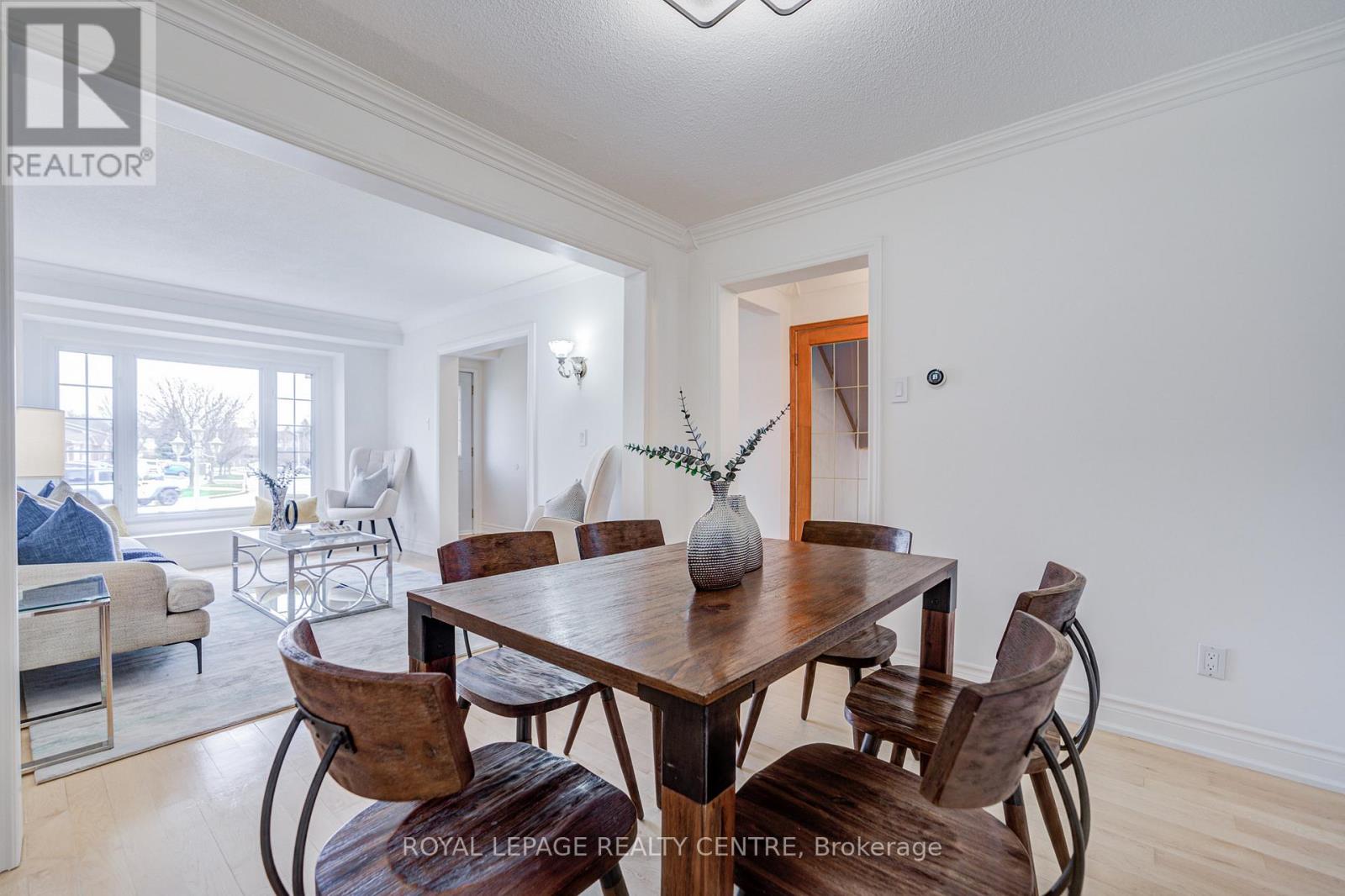 2708 Los Palmas Court S, Mississauga, Ontario  L5N 2G7 - Photo 6 - W12961050