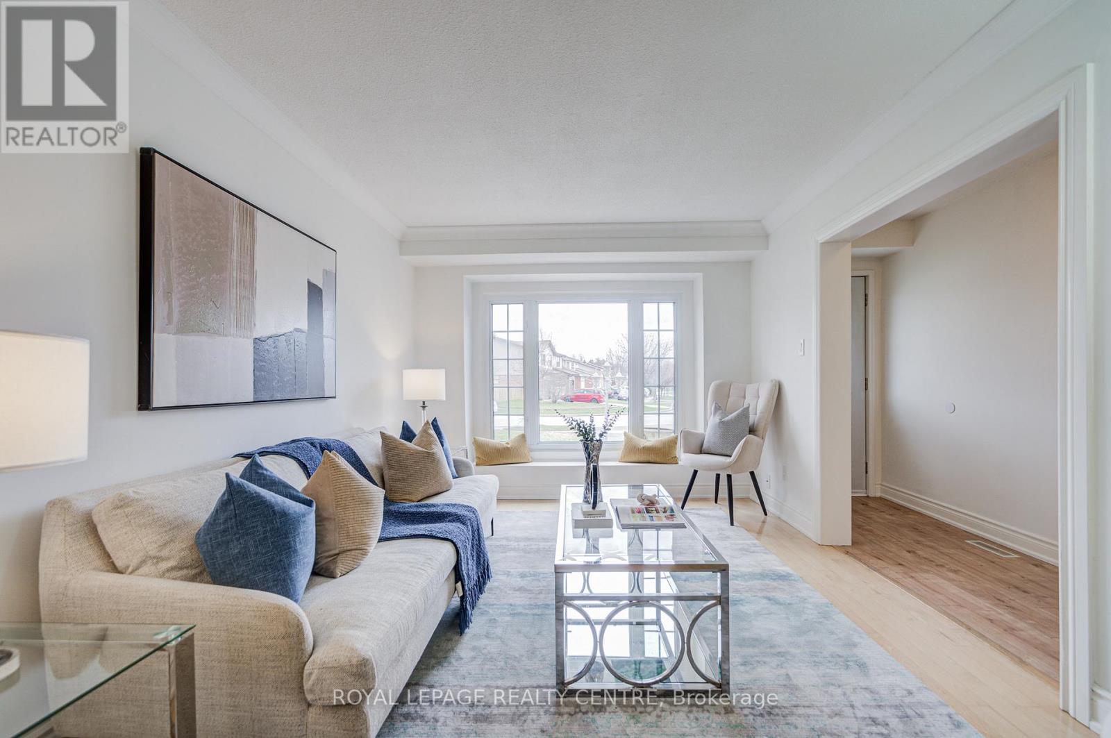 2708 Los Palmas Court S, Mississauga, Ontario  L5N 2G7 - Photo 4 - W12961050