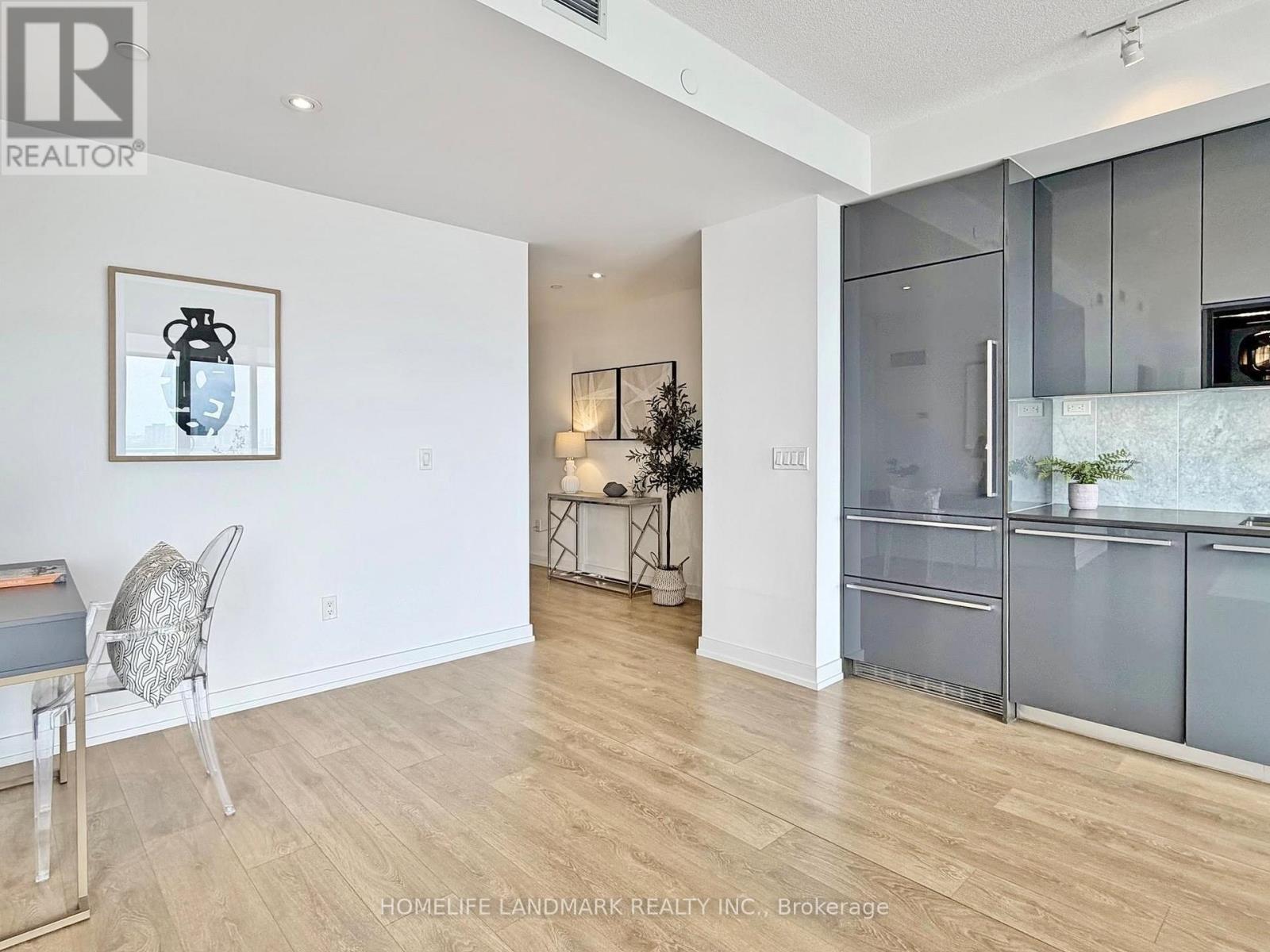 2011 - 117 Mcmahon Drive, Toronto, Ontario  M2K 0E4 - Photo 3 - C12958918