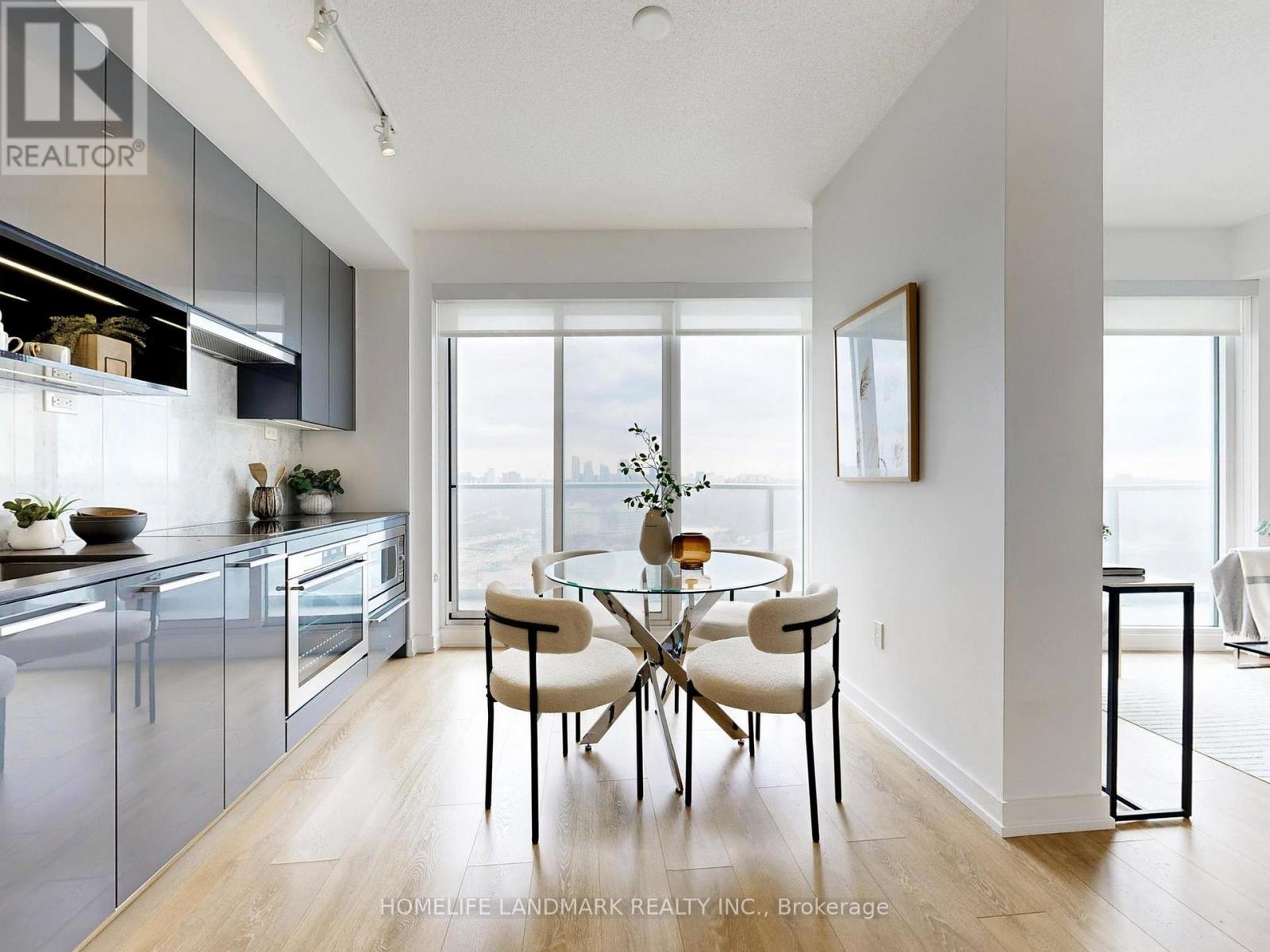 2011 - 117 Mcmahon Drive, Toronto, Ontario  M2K 0E4 - Photo 4 - C12958918