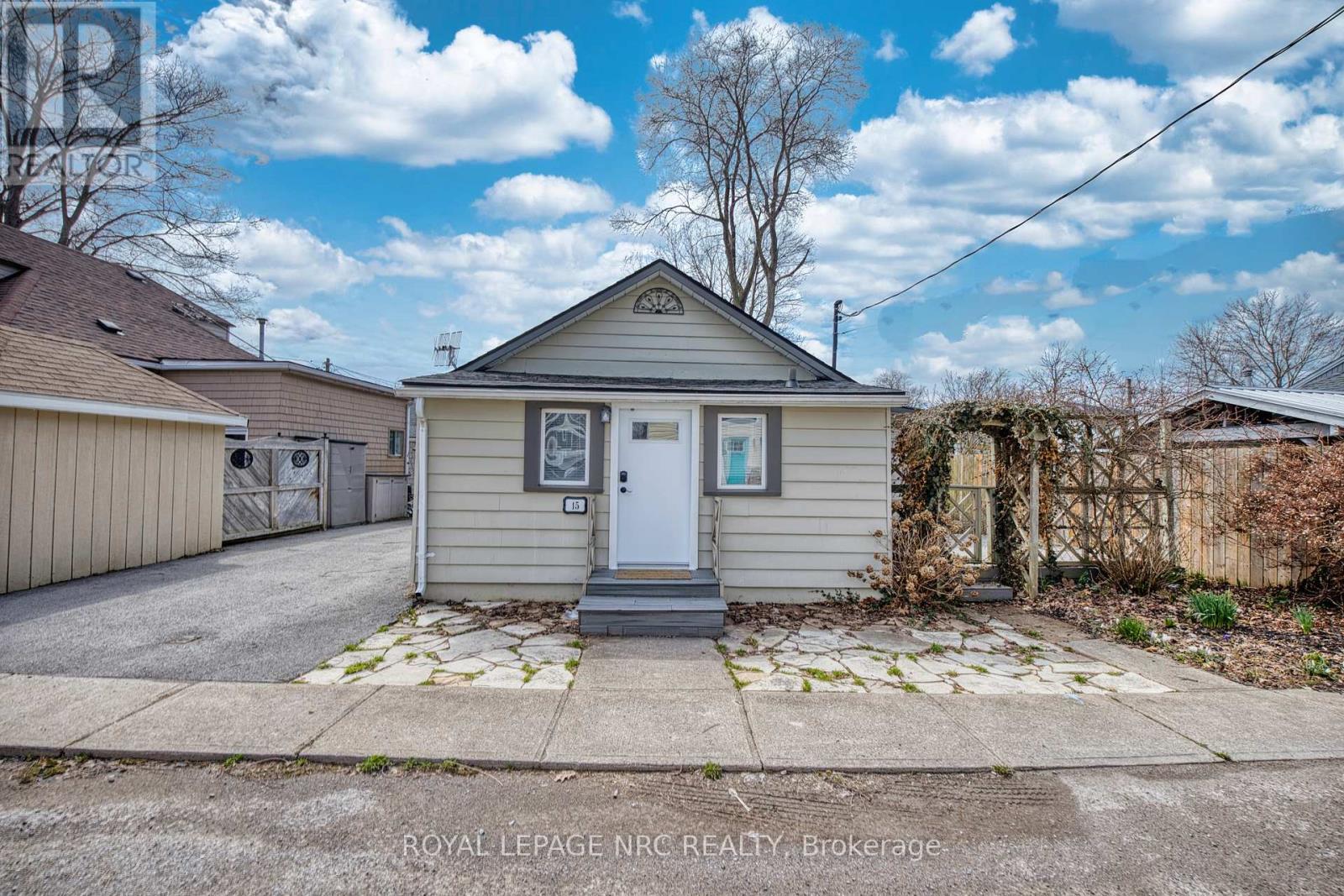 15 LOOMIS CRESCENT, Fort Erie, Ontario