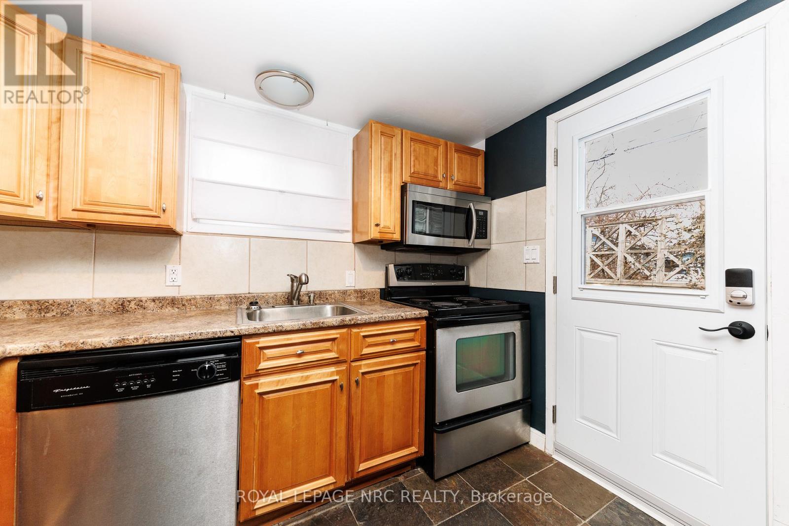 15 Loomis Crescent, Fort Erie, Ontario  L0S 1B0 - Photo 12 - X12961538