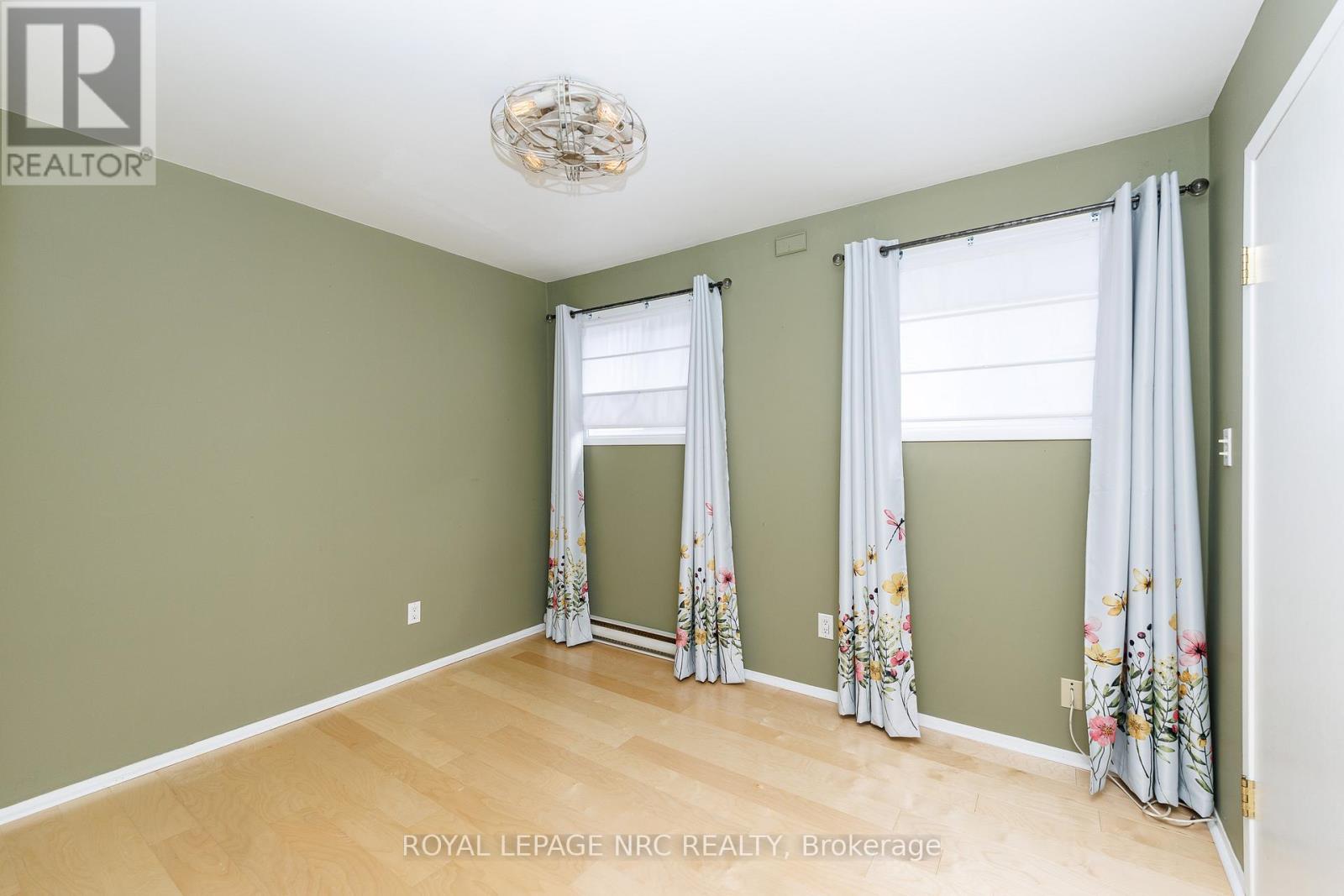 15 Loomis Crescent, Fort Erie, Ontario  L0S 1B0 - Photo 9 - X12961538