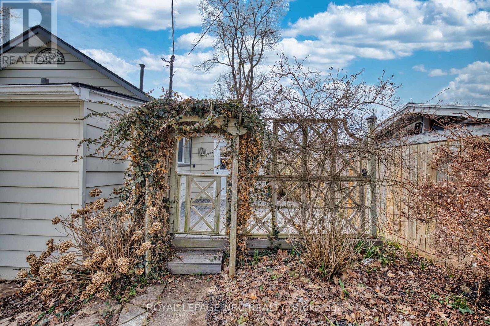 15 Loomis Crescent, Fort Erie, Ontario  L0S 1B0 - Photo 17 - X12961556