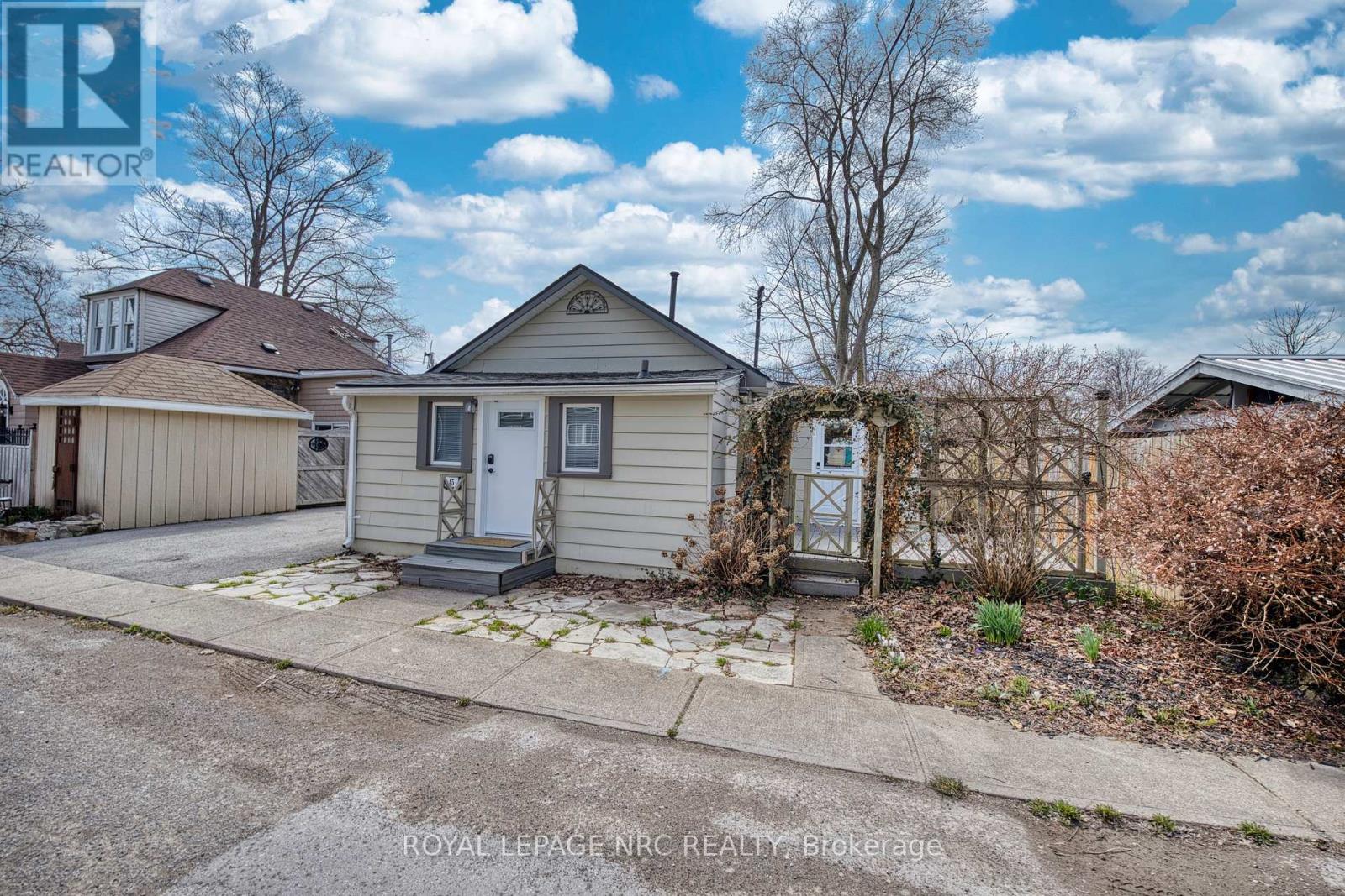 15 Loomis Crescent, Fort Erie, Ontario  L0S 1B0 - Photo 23 - X12961556