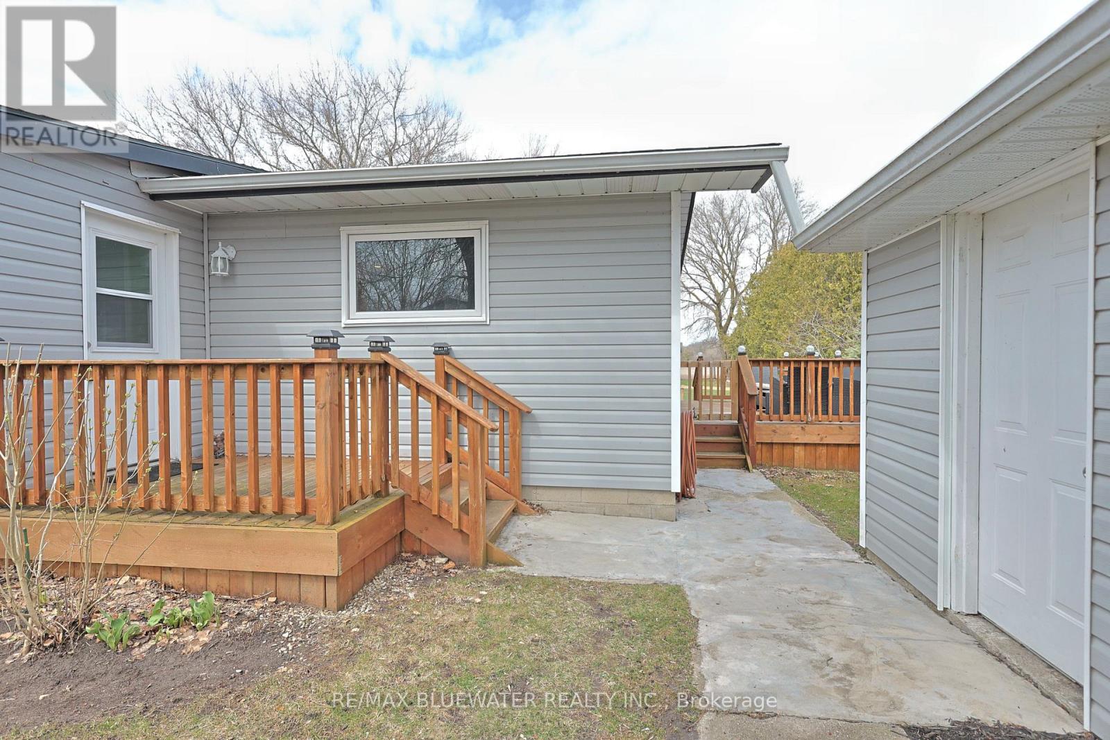 8296 Burwell Road, Lambton Shores, Ontario  N0M 1T0 - Photo 10 - X12844610