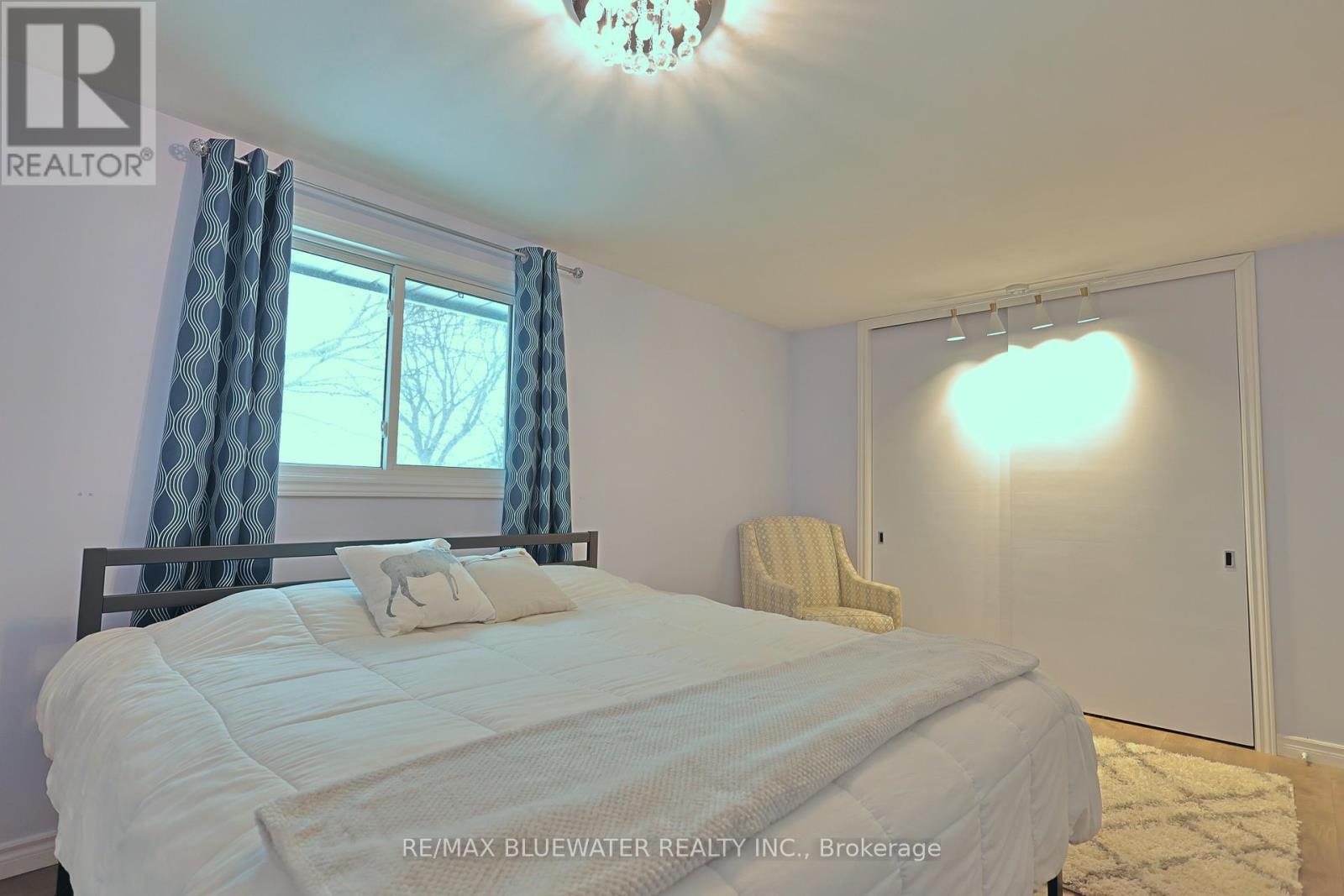 8296 Burwell Road, Lambton Shores, Ontario  N0M 1T0 - Photo 24 - X12844610