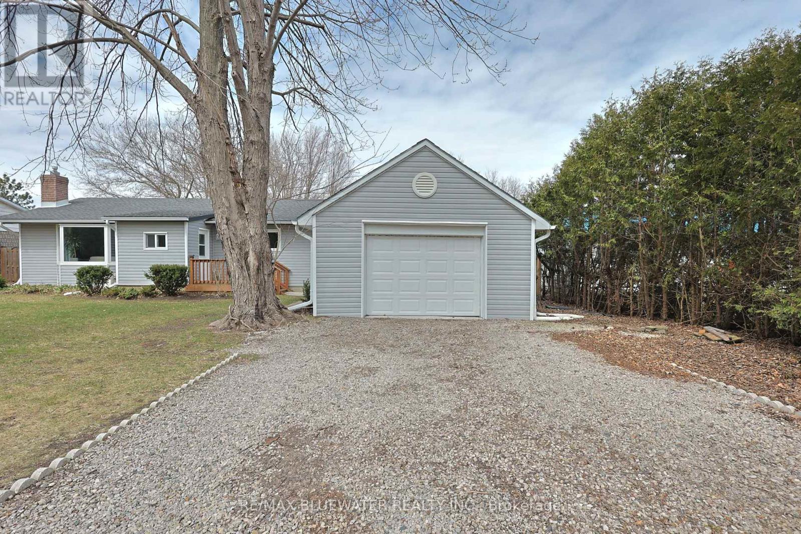 8296 Burwell Road, Lambton Shores, Ontario  N0M 1T0 - Photo 8 - X12844610