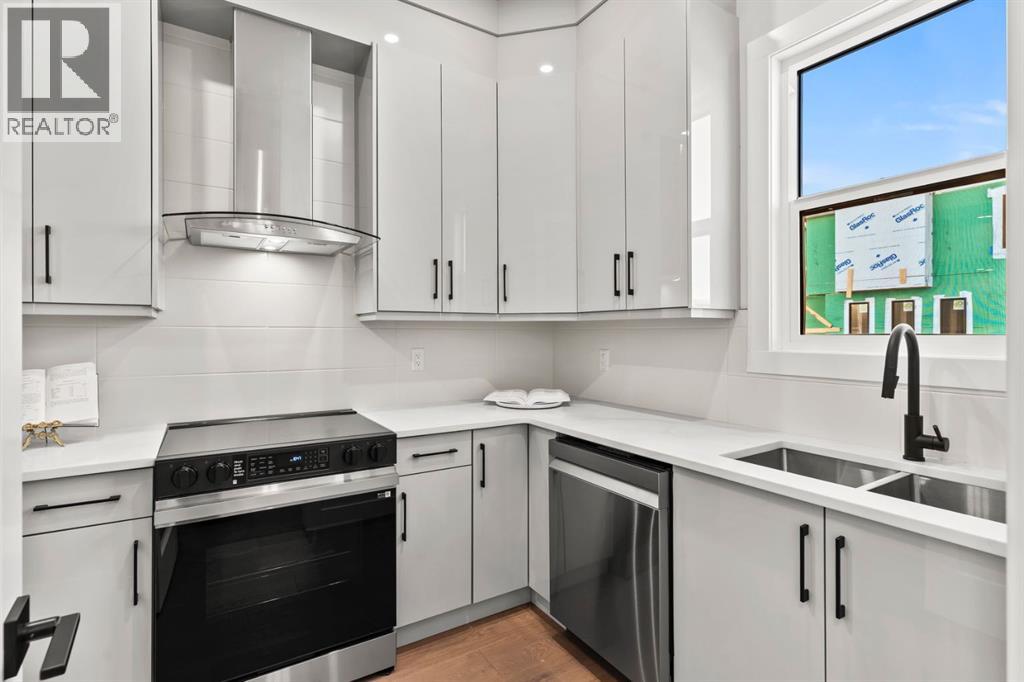 102 South Shore Road, Chestermere, Alberta  T1X 3G2 - Photo 11 - A2294099