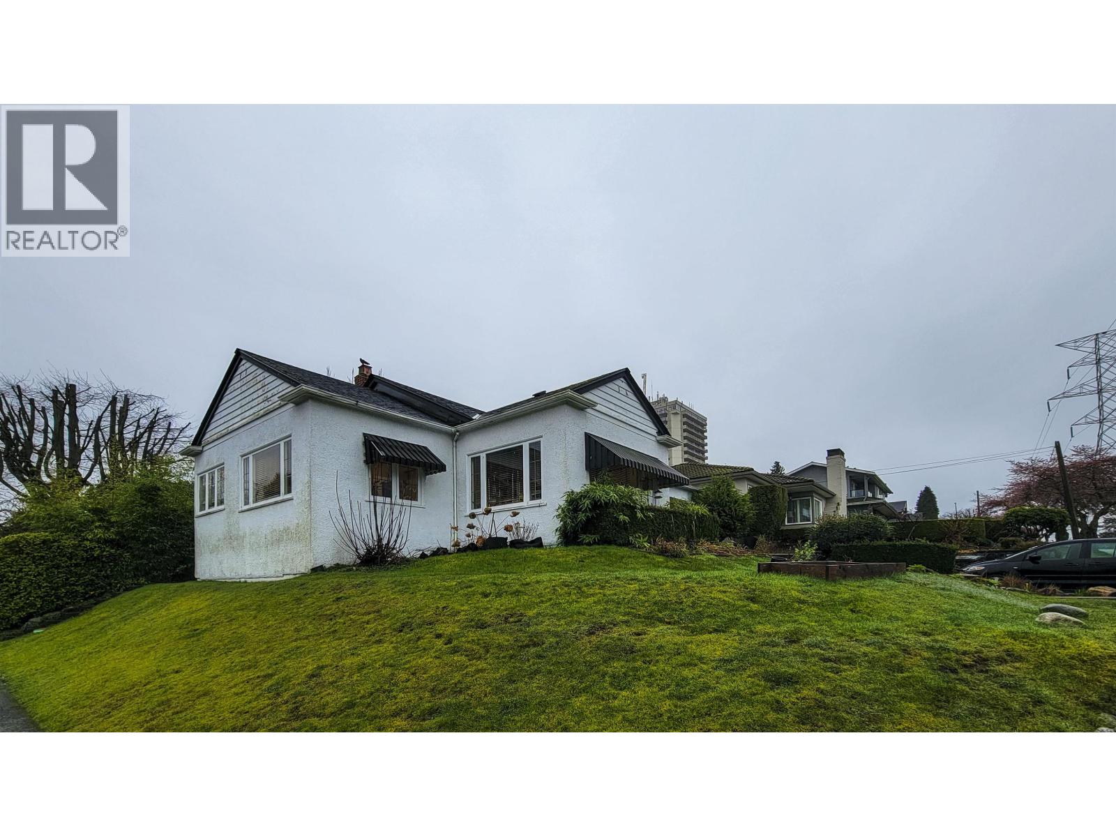 520 N Boundary Road, Burnaby, British Columbia  V5K 3T3 - Photo 2 - R3107104