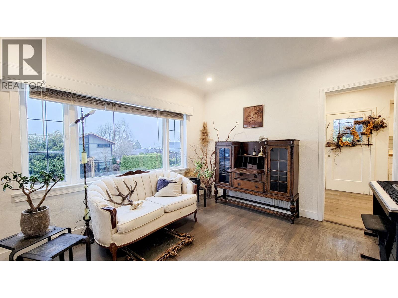 520 N Boundary Road, Burnaby, British Columbia  V5K 3T3 - Photo 6 - R3107104