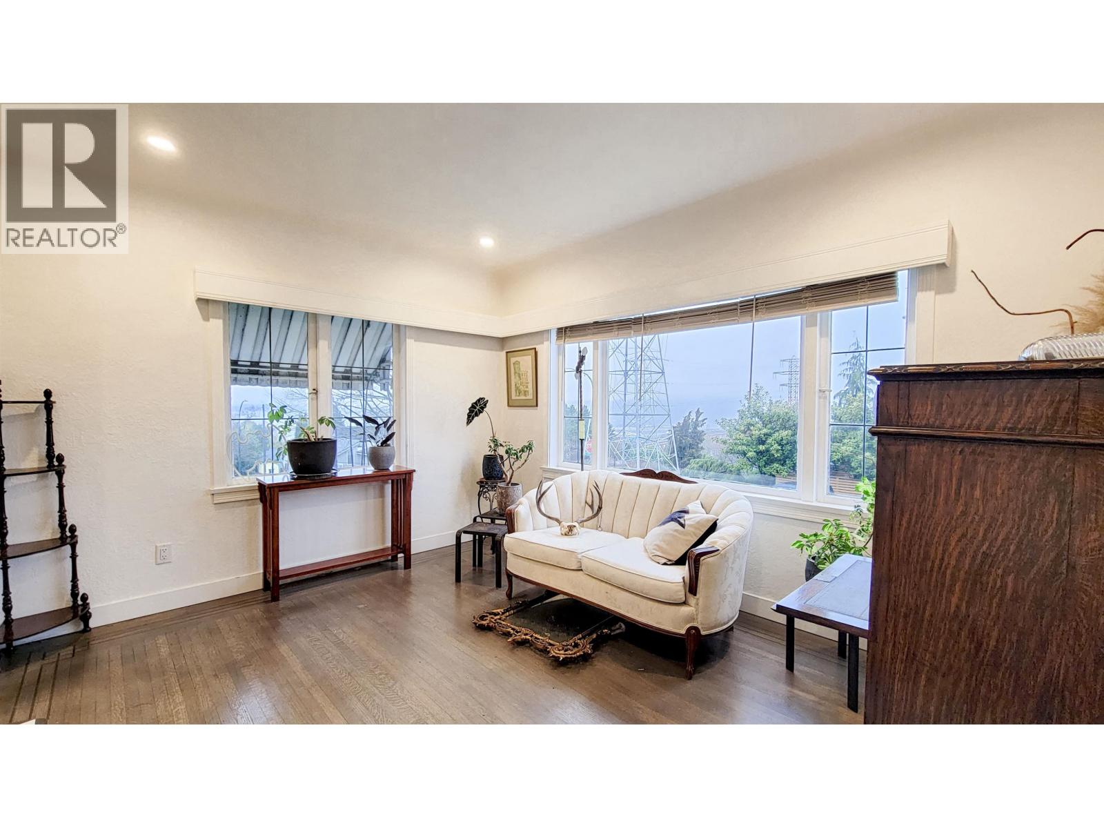 520 N Boundary Road, Burnaby, British Columbia  V5K 3T3 - Photo 7 - R3107104