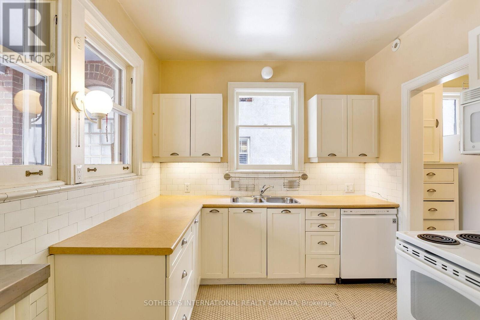 16 Rose Park Crescent, Toronto, Ontario  M4T 1P9 - Photo 21 - C12914796