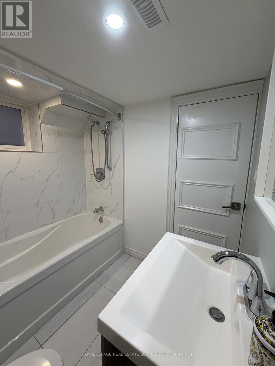 Lower - 285 Willard Avenue, Toronto, Ontario  M6S 3R1 - Photo 15 - W12892384