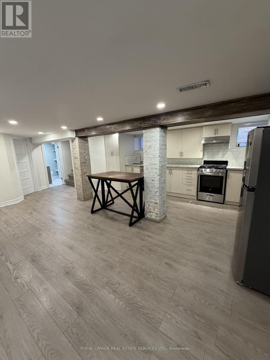 Lower - 285 Willard Avenue, Toronto, Ontario  M6S 3R1 - Photo 7 - W12892384