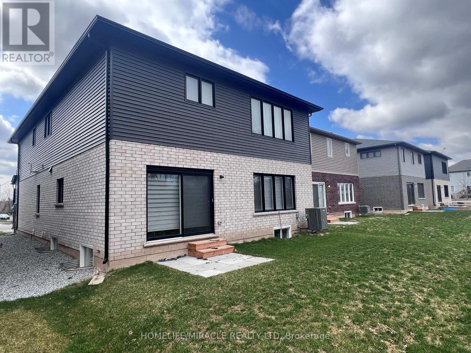 11 Willson Drive, Thorold, Ontario  L2V 0M3 - Photo 33 - X12958498