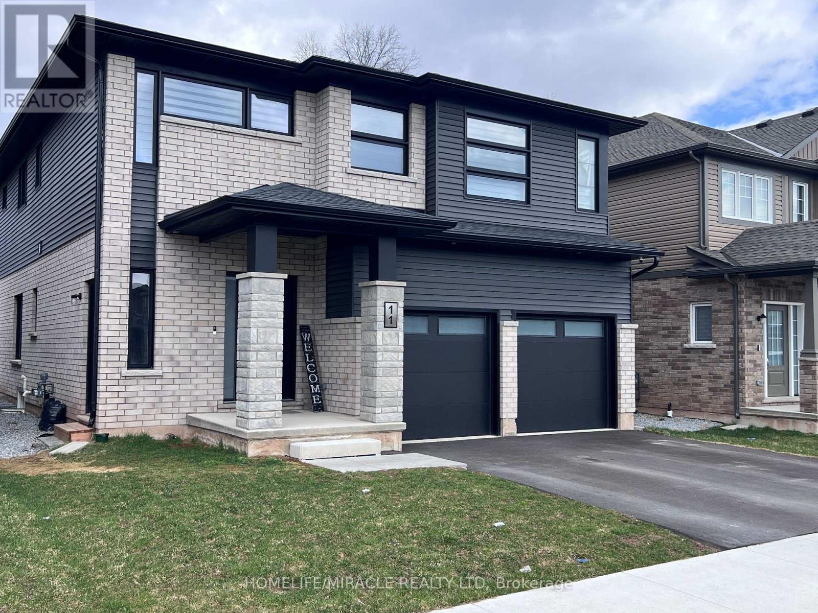 11 Willson Drive, Thorold, Ontario  L2V 0M3 - Photo 2 - X12958498