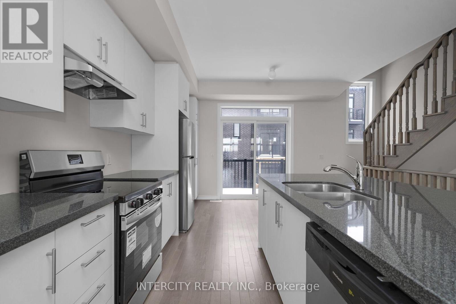 16 Radisson Street, Vaughan, Ontario  L4H 5J3 - Photo 12 - N12961590