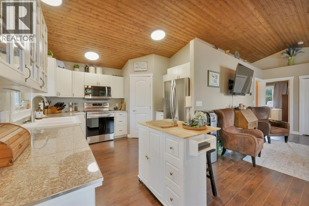 3070, 25074 South Pine Lake Road, Rural Red Deer County, Alberta  T0M 1S0 - Photo 9 - A2284920