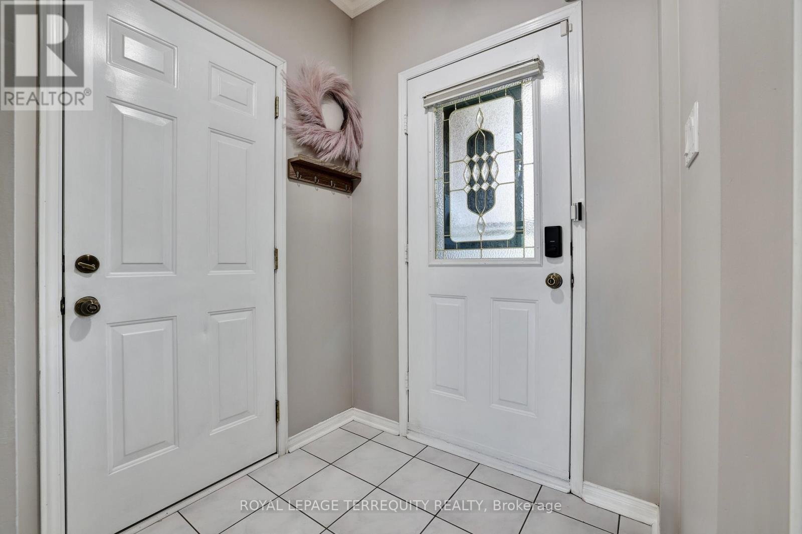 369 Rosegate Way, Oakville, Ontario  L6H 6K1 - Photo 4 - W12961558