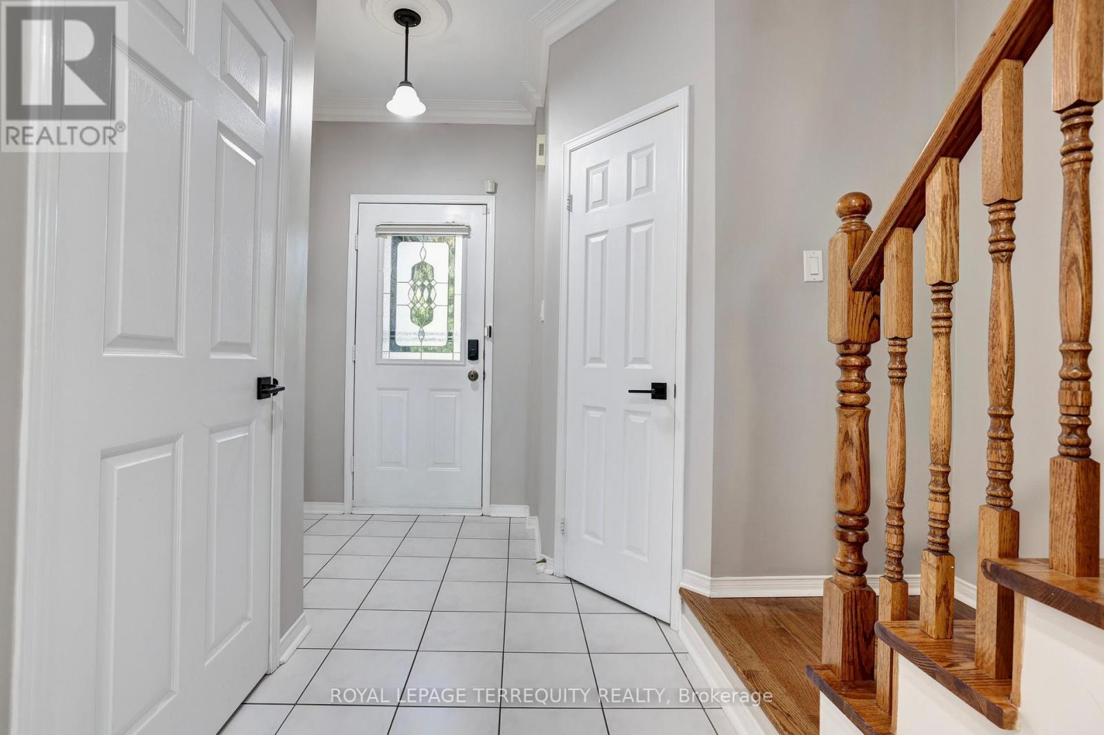 369 Rosegate Way, Oakville, Ontario  L6H 6K1 - Photo 5 - W12961558