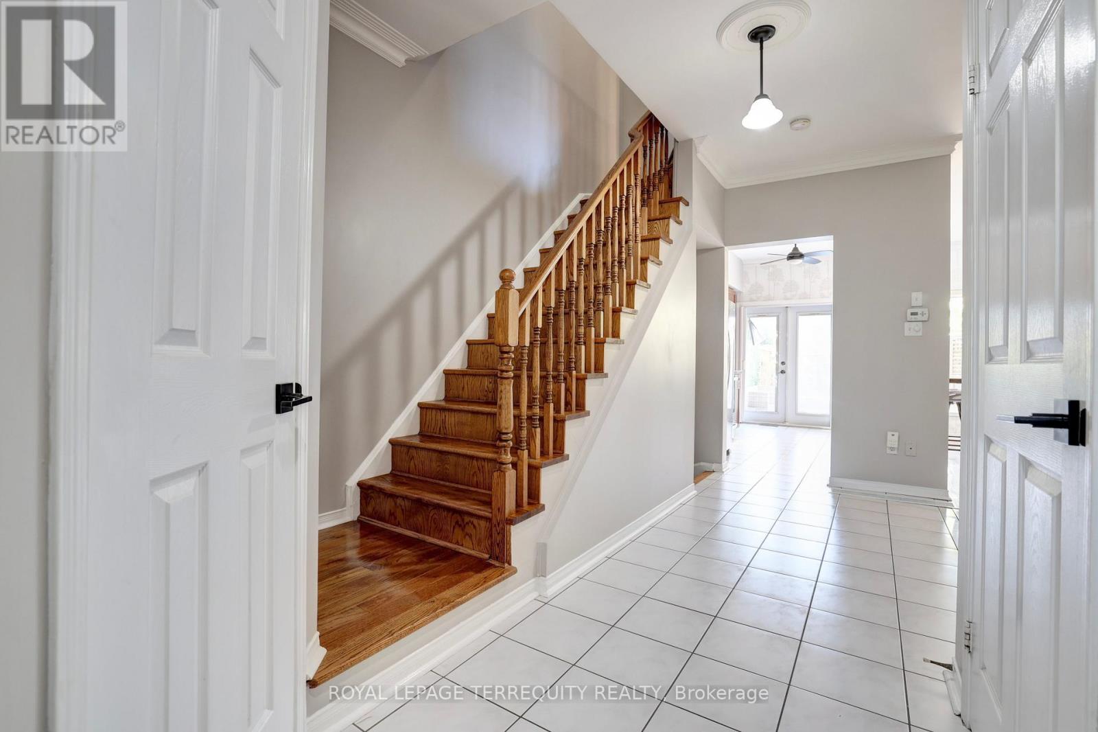 369 Rosegate Way, Oakville, Ontario  L6H 6K1 - Photo 6 - W12961558