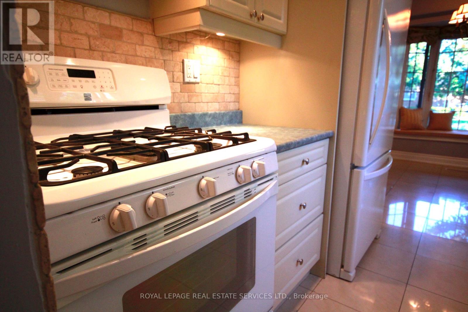 3524 Birchmeadow Crescent, Mississauga, Ontario  L4Y 3R7 - Photo 8 - W12961560