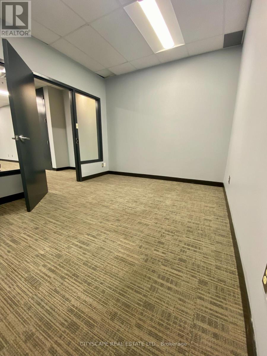 7075 Edwards Boulevard, Mississauga, Ontario  L5S 1Z2 - Photo 4 - W12961596