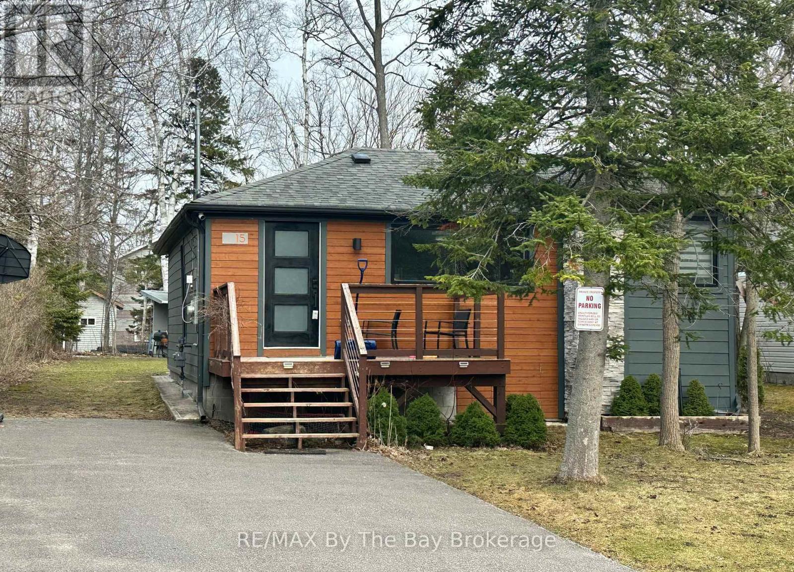15 61st Street S, Wasaga Beach, Ontario  L9Z 1W1 - Photo 1 - S12703200