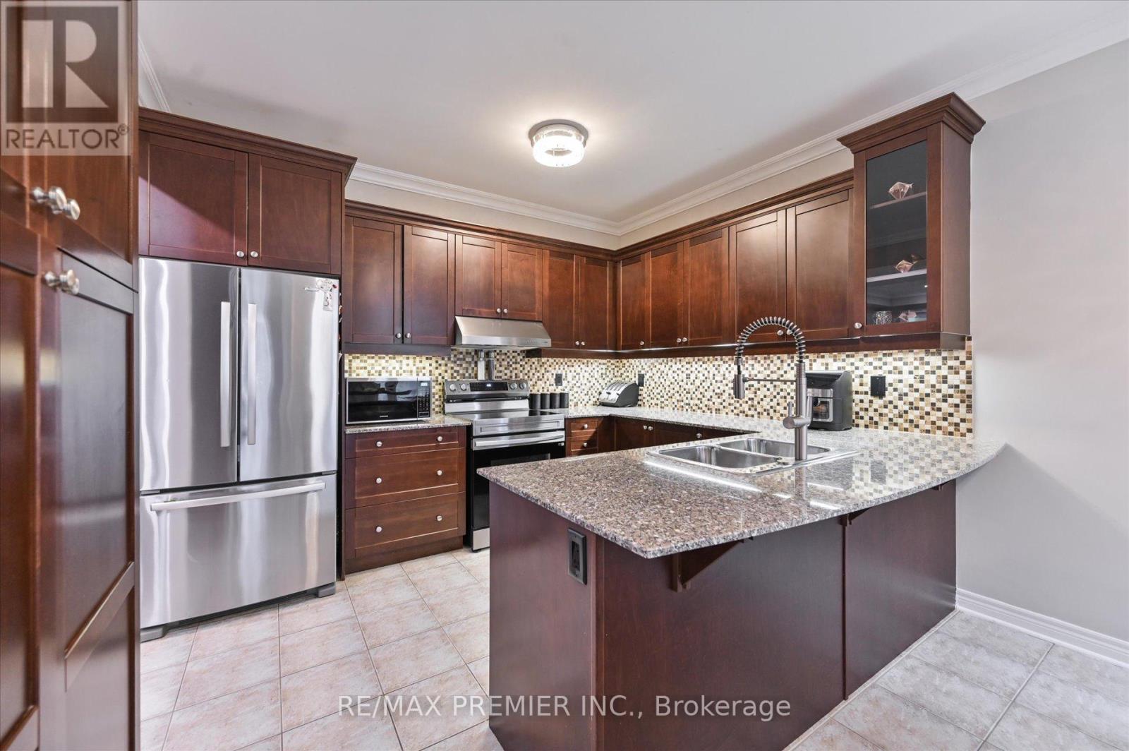 170 Ascalon Drive, Vaughan, Ontario  L6A 0M8 - Photo 10 - N12961334