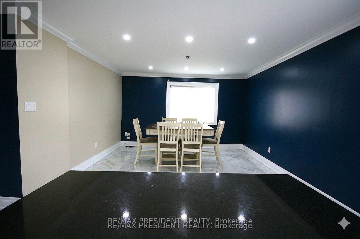 47 Harlow Crescent, Toronto, Ontario  M9V 2Y7 - Photo 4 - W12929326