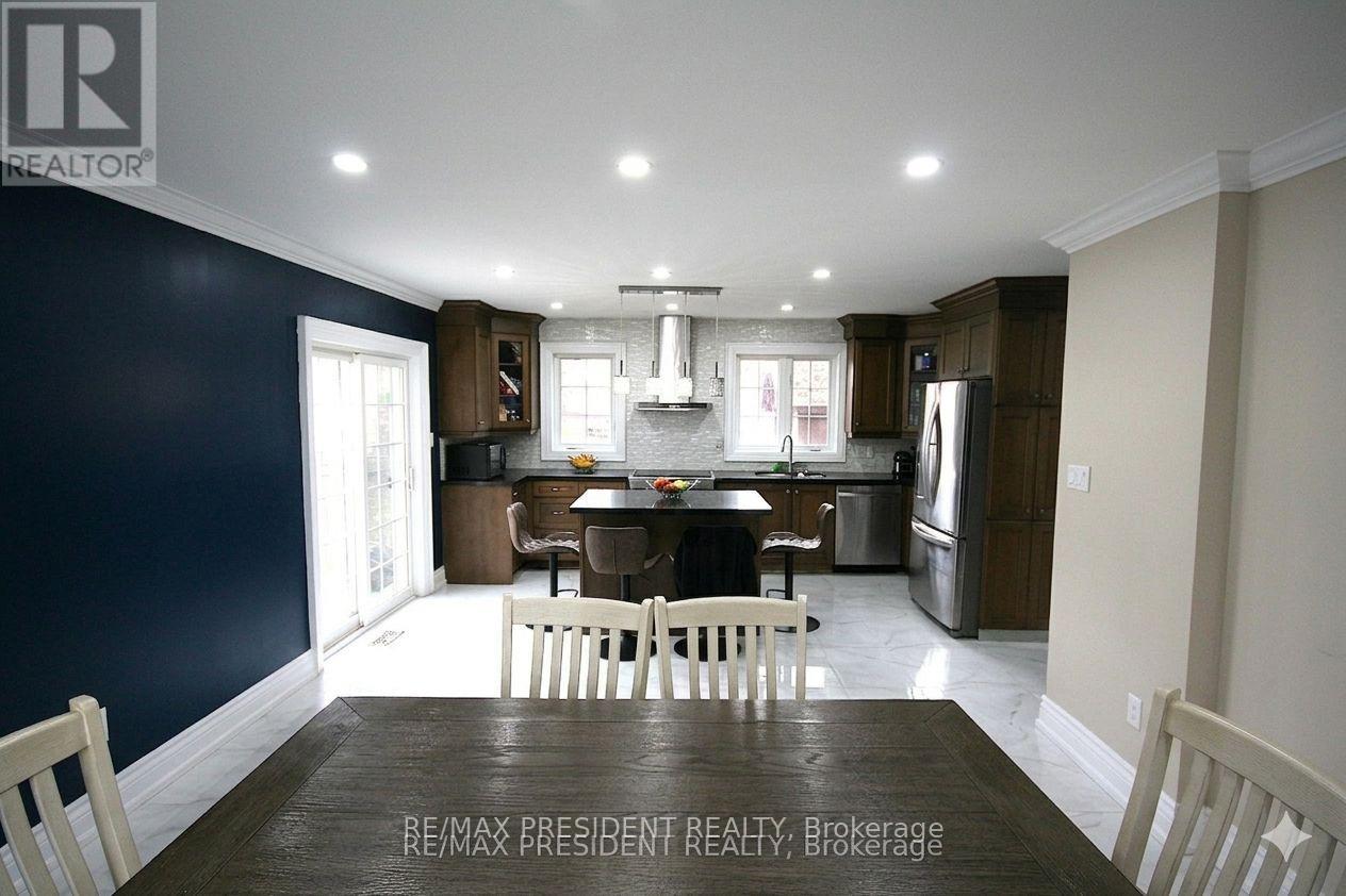 47 Harlow Crescent, Toronto, Ontario  M9V 2Y7 - Photo 3 - W12929326