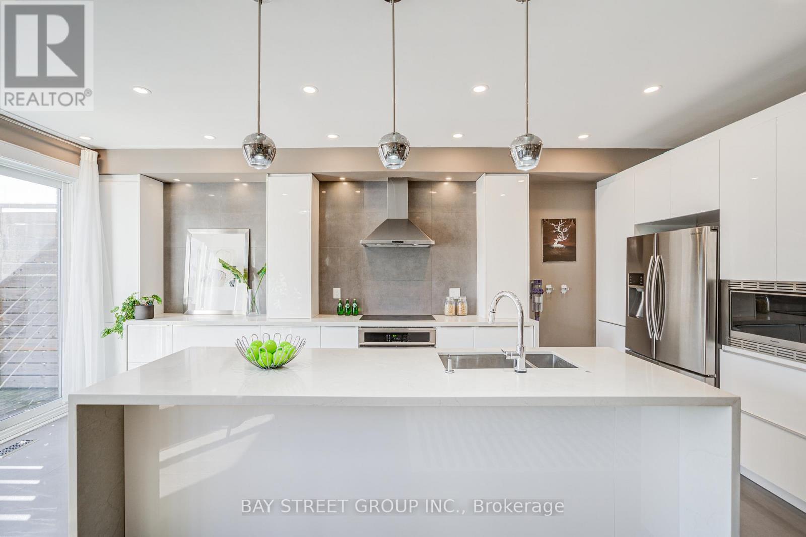 79 Loire Valley Avenue S, Vaughan, Ontario  L4J 8V8 - Photo 11 - N12920318