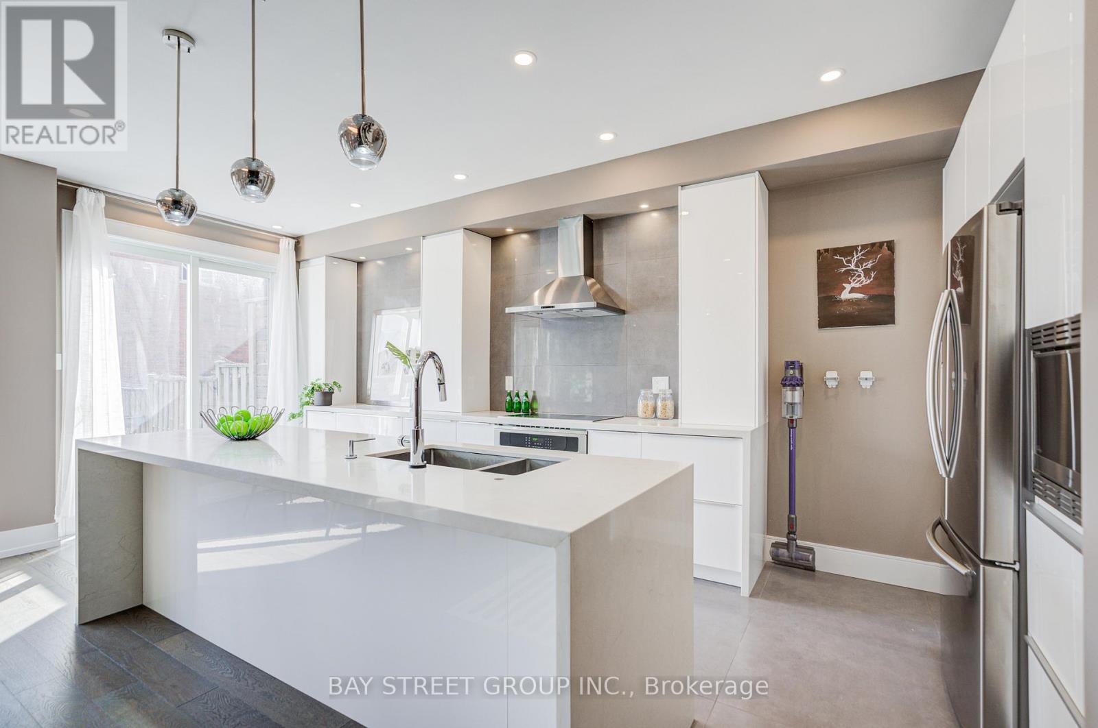 79 Loire Valley Avenue S, Vaughan, Ontario  L4J 8V8 - Photo 12 - N12920318