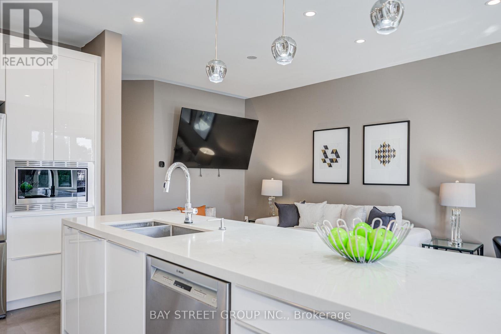 79 Loire Valley Avenue S, Vaughan, Ontario  L4J 8V8 - Photo 15 - N12920318