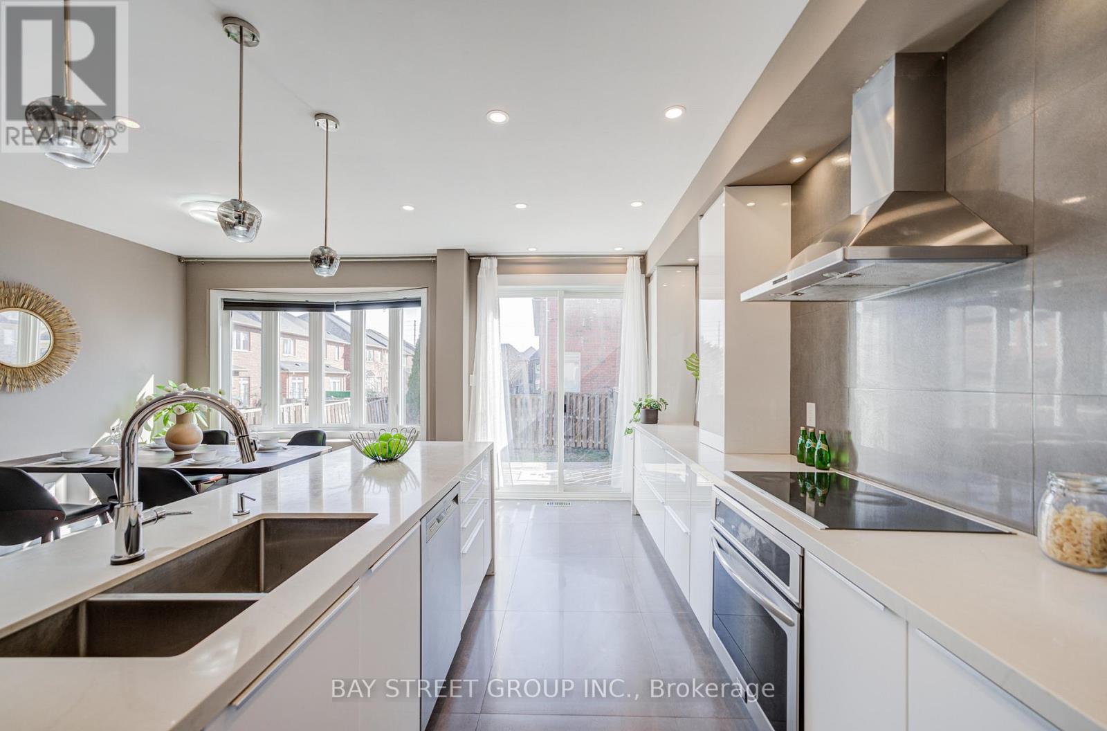 79 Loire Valley Avenue S, Vaughan, Ontario  L4J 8V8 - Photo 21 - N12920318