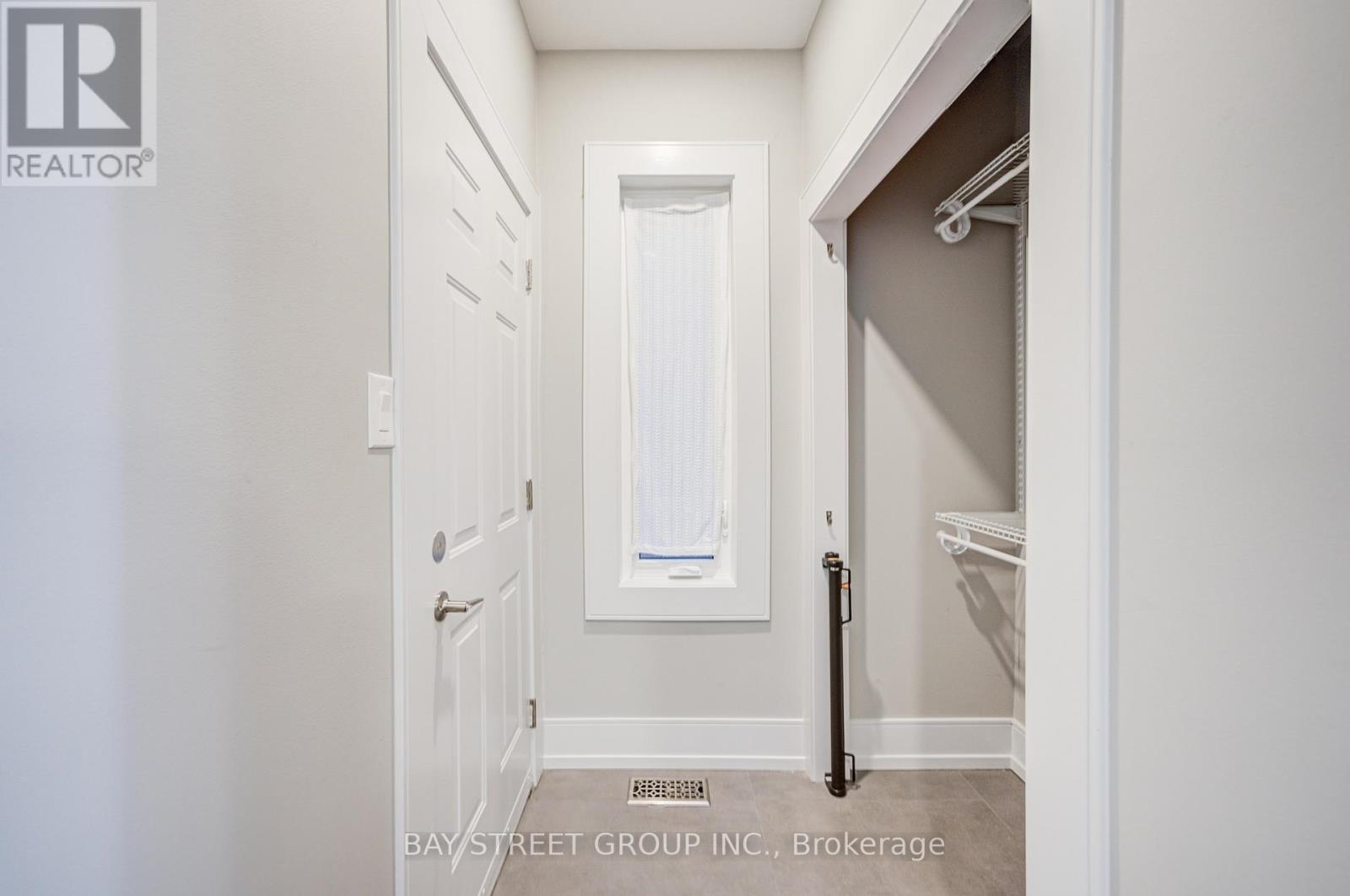 79 Loire Valley Avenue S, Vaughan, Ontario  L4J 8V8 - Photo 5 - N12920318