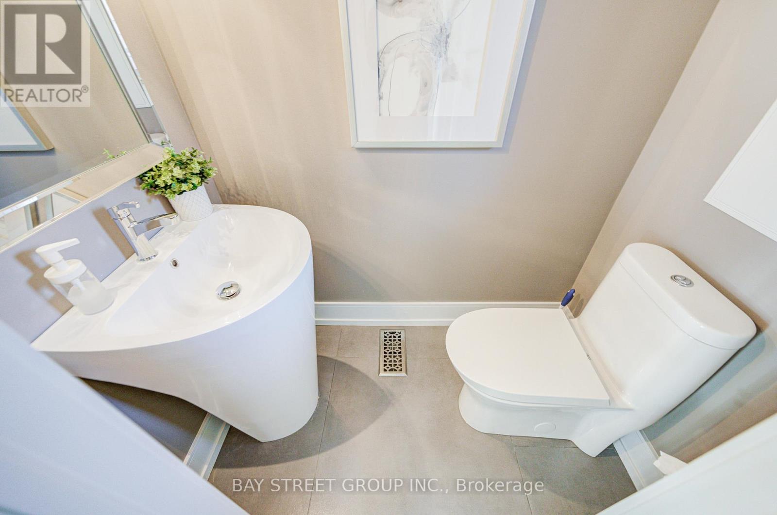 79 Loire Valley Avenue S, Vaughan, Ontario  L4J 8V8 - Photo 6 - N12920318