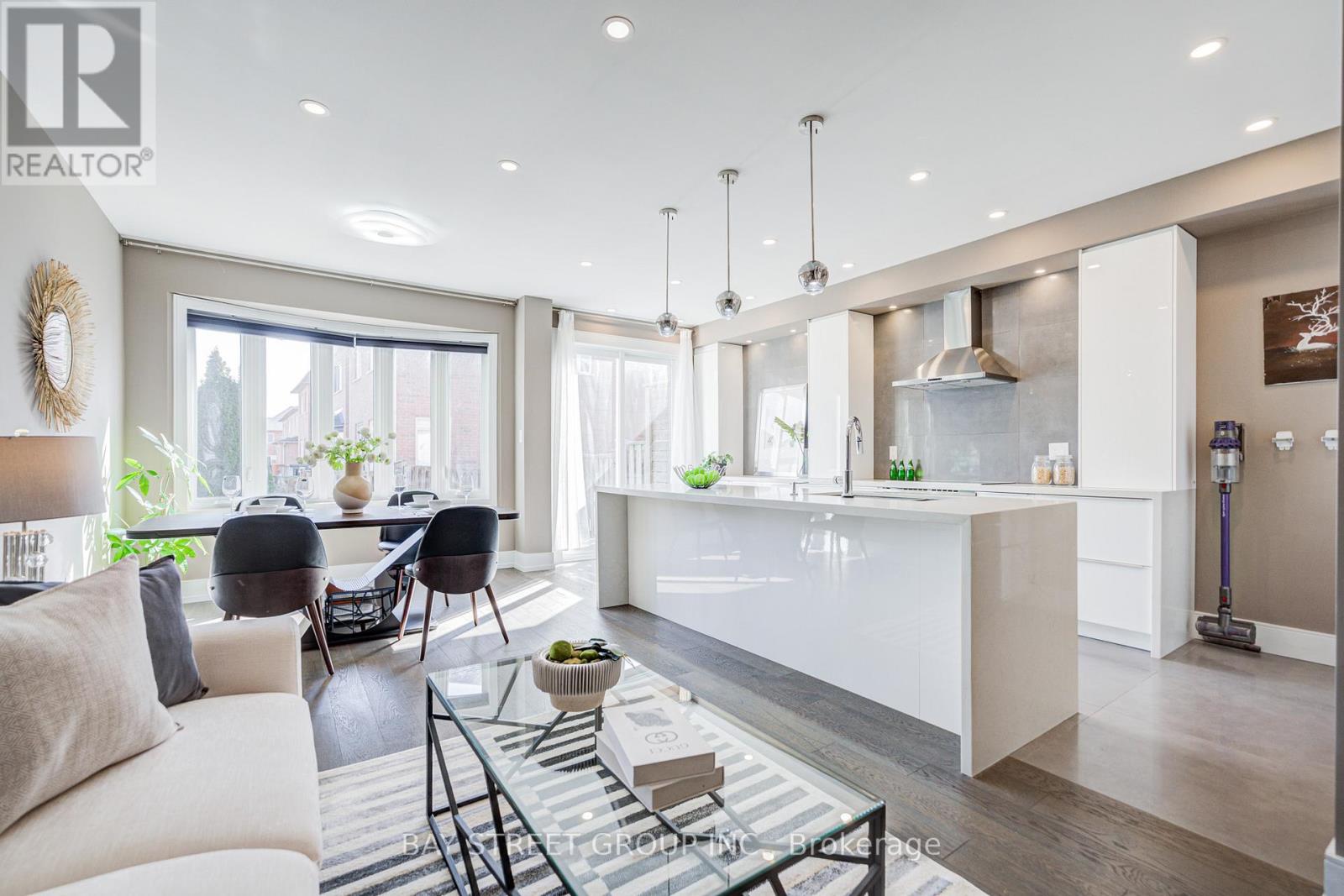 79 Loire Valley Avenue S, Vaughan, Ontario  L4J 8V8 - Photo 9 - N12920318