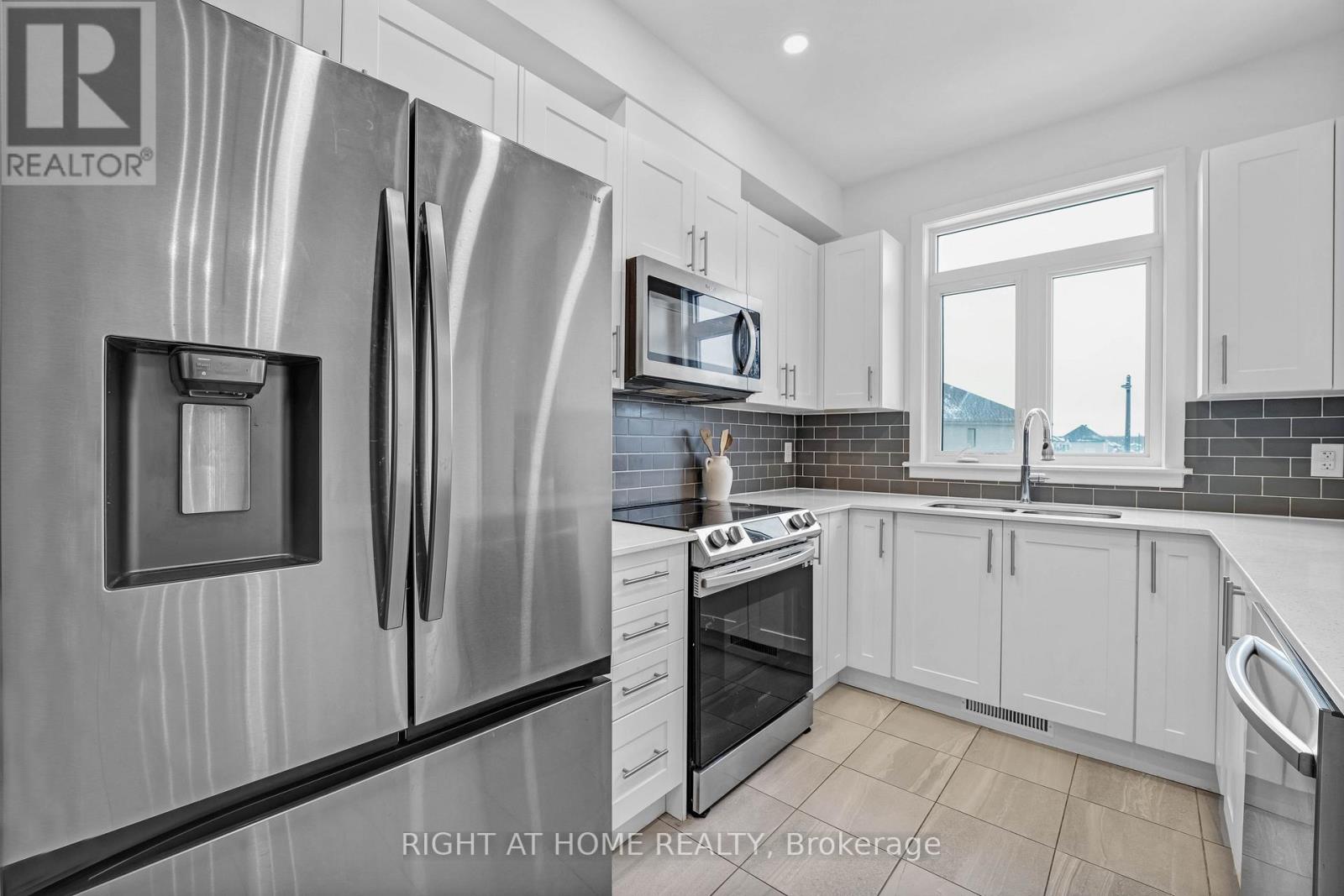 556 Tahoe Heights, Ottawa, Ontario  K1T 0X5 - Photo 23 - X12961766